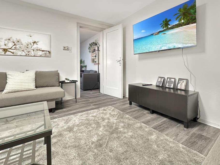 Zentrales In Stuttgart, 3 Fuer 10 Gaeste Apartment *